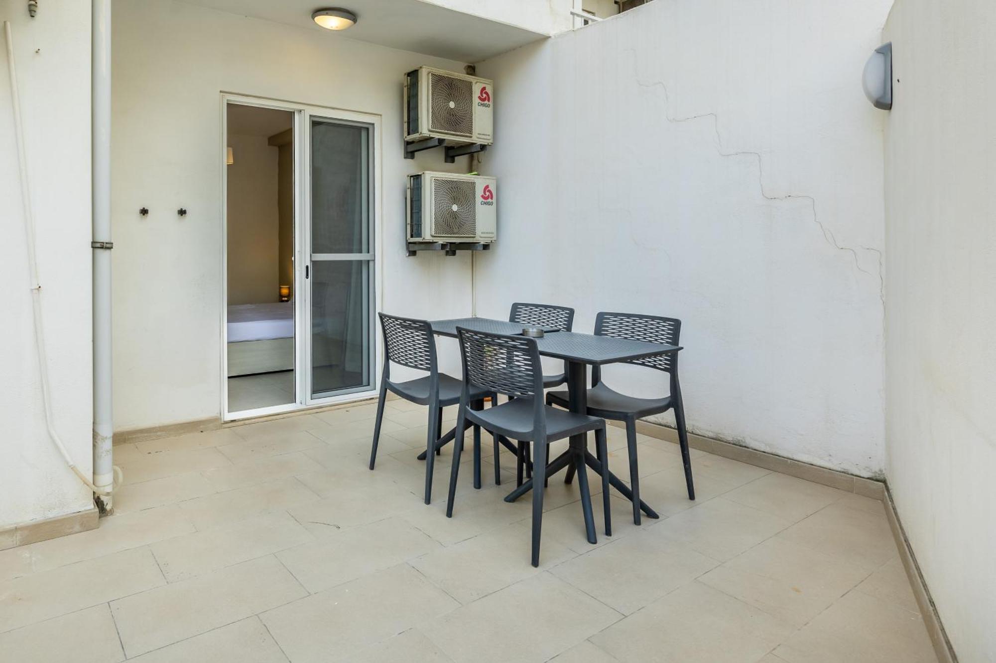 Superb 3Br Apt Close To Seafront Gzira Rum bild