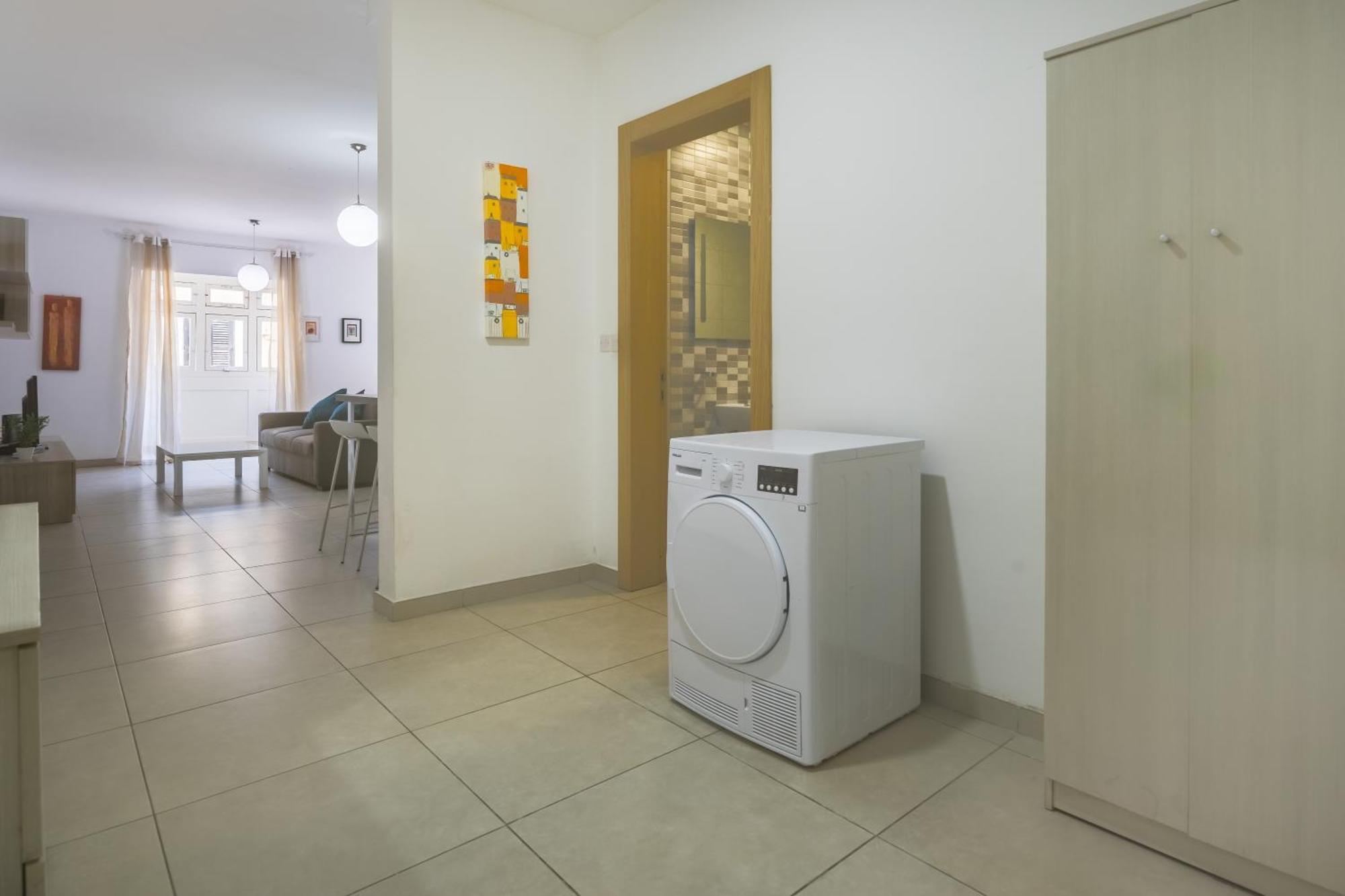 Superb 3Br Apt Close To Seafront Gzira Rum bild