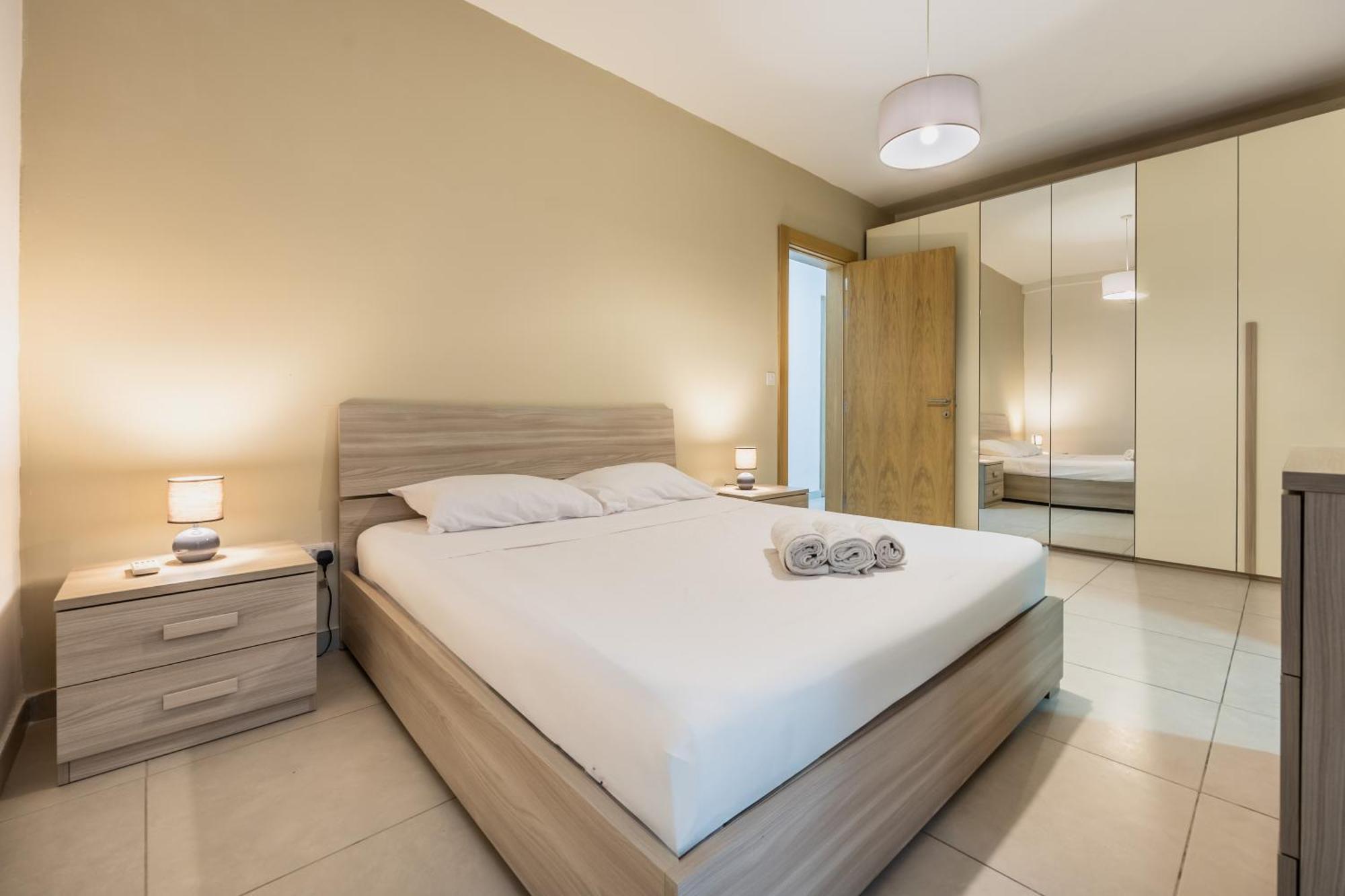 Superb 3Br Apt Close To Seafront Gzira Rum bild