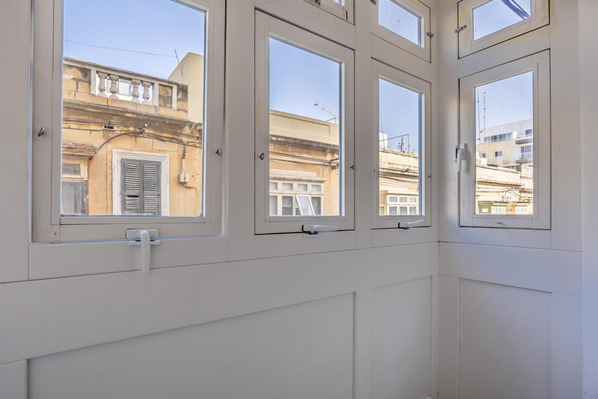 Superb 3Br Apt Close To Seafront Gzira Rum bild