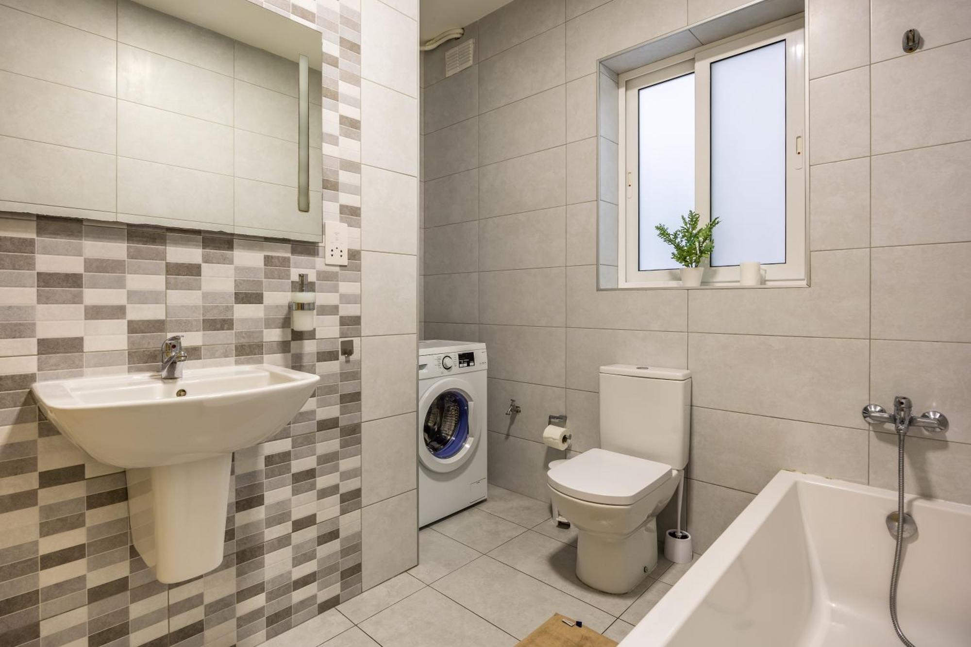 Superb 3Br Apt Close To Seafront Gzira Rum bild