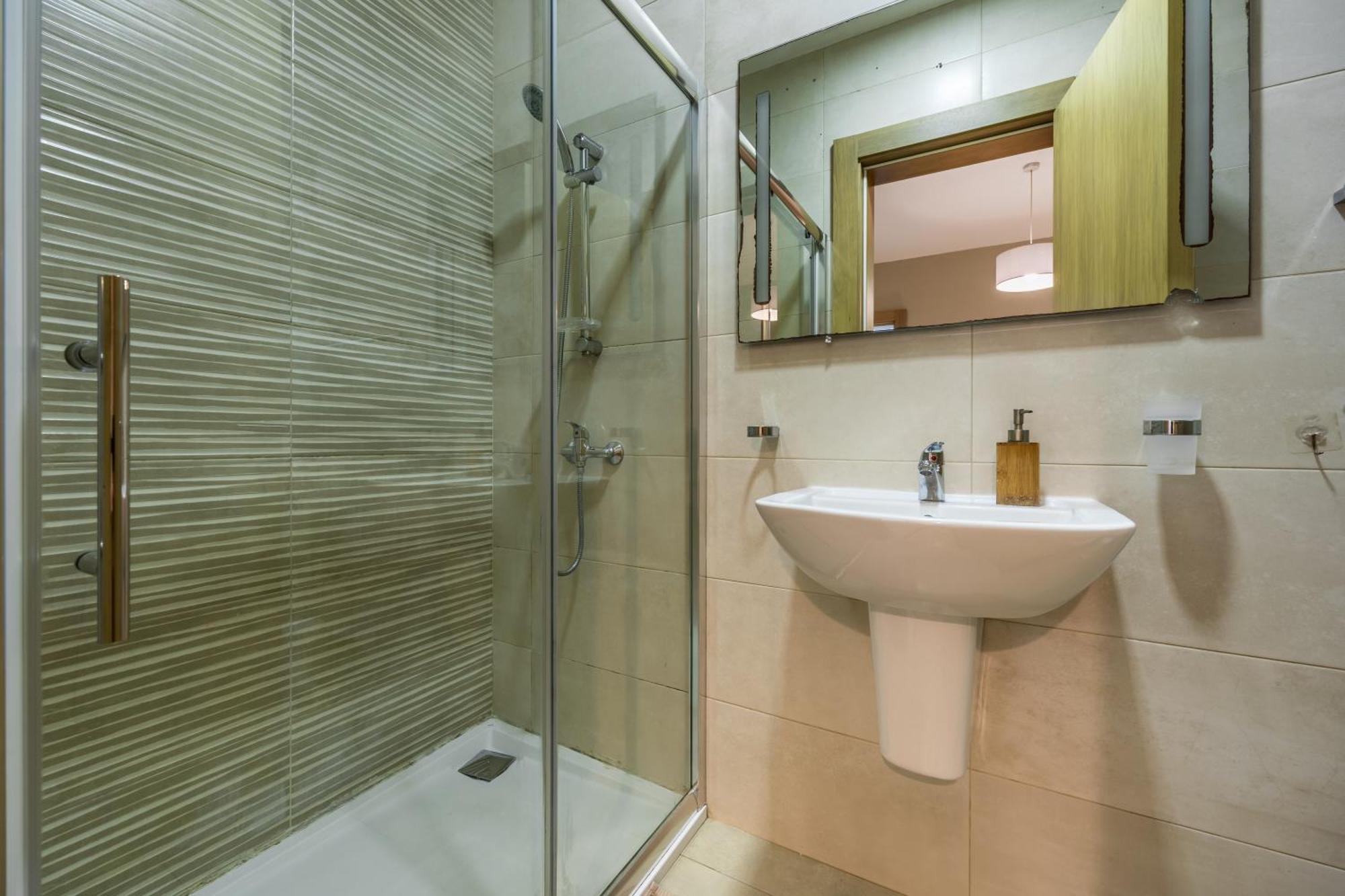 Superb 3Br Apt Close To Seafront Gzira Rum bild